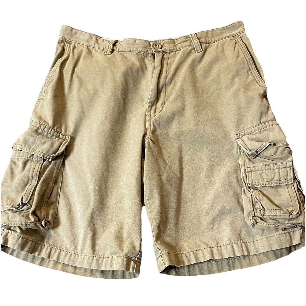 IZOD Baggy Cargo Shorts Men's 32x10 Khaki Cotton Pockets Relaxed Fit Athleisure